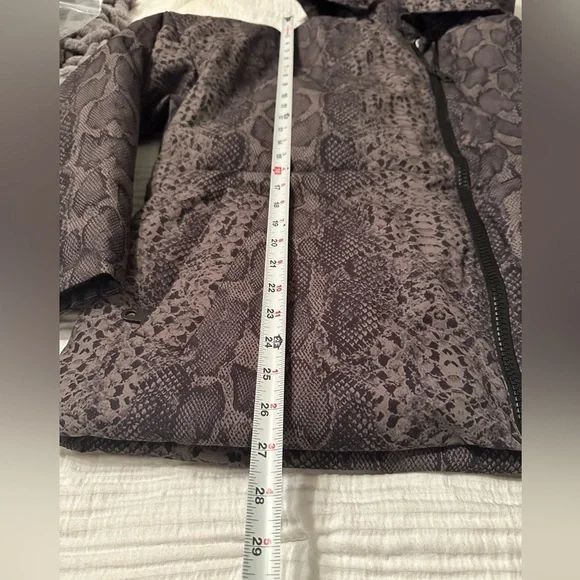 Varley Dorothy Ski Jacket - NWT - Size L Down Filled - Picture 14 of 15